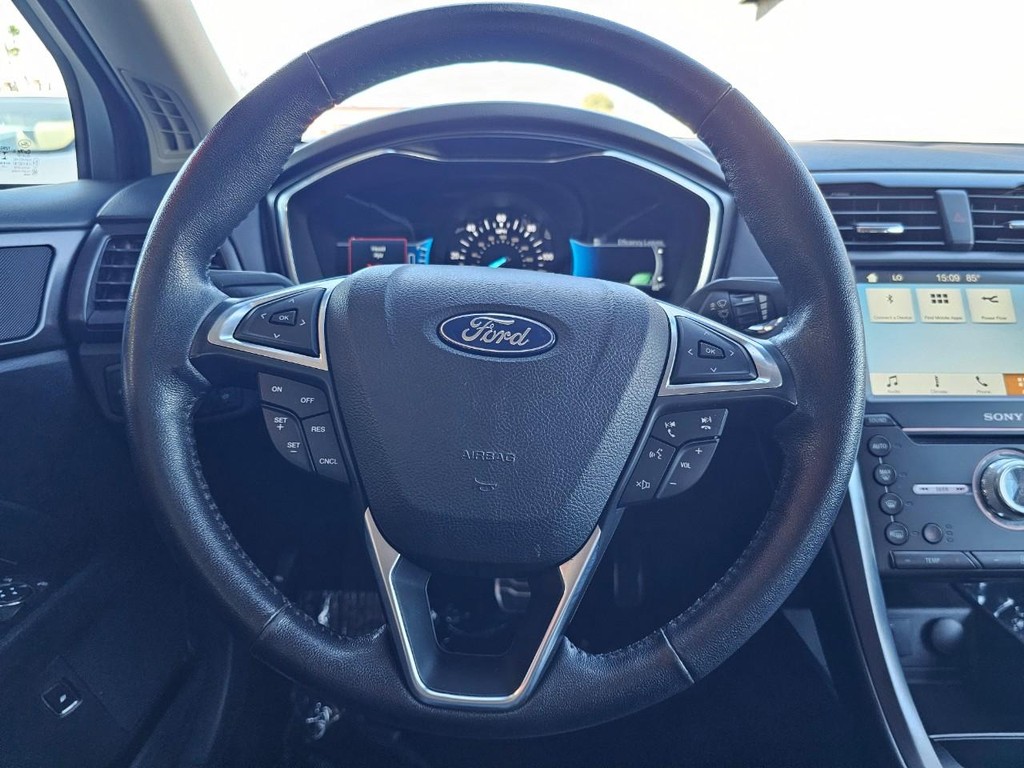 Ford Fusion Hybrid Vehicle Full-screen Gallery Image 30