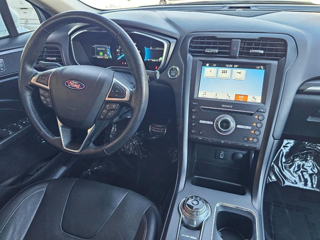 Ford Fusion Hybrid Vehicle Full-screen Gallery Image 31