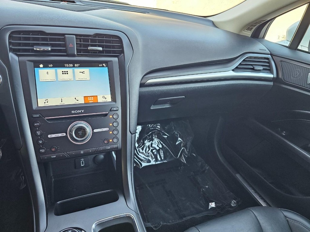 Ford Fusion Hybrid Vehicle Full-screen Gallery Image 32