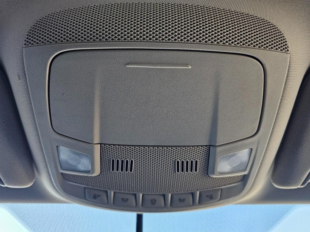 Ford Fusion Hybrid Vehicle Full-screen Gallery Image 34