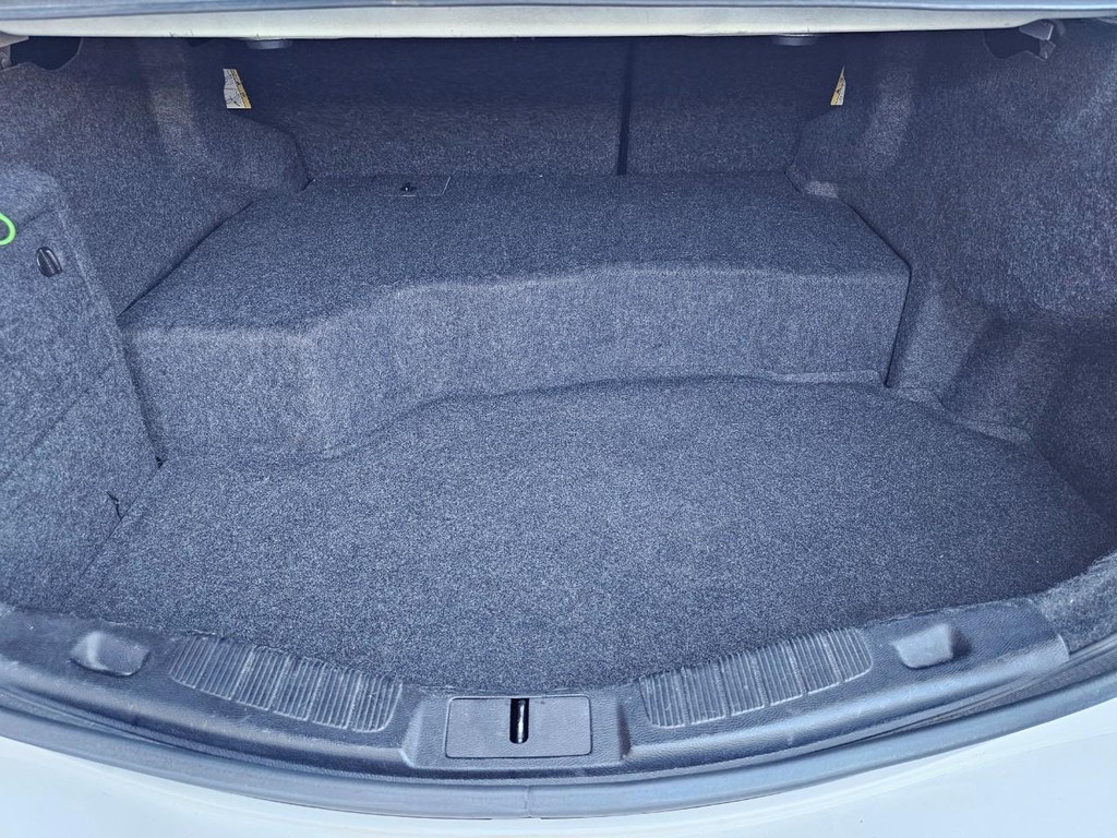 Ford Fusion Hybrid Vehicle Full-screen Gallery Image 35