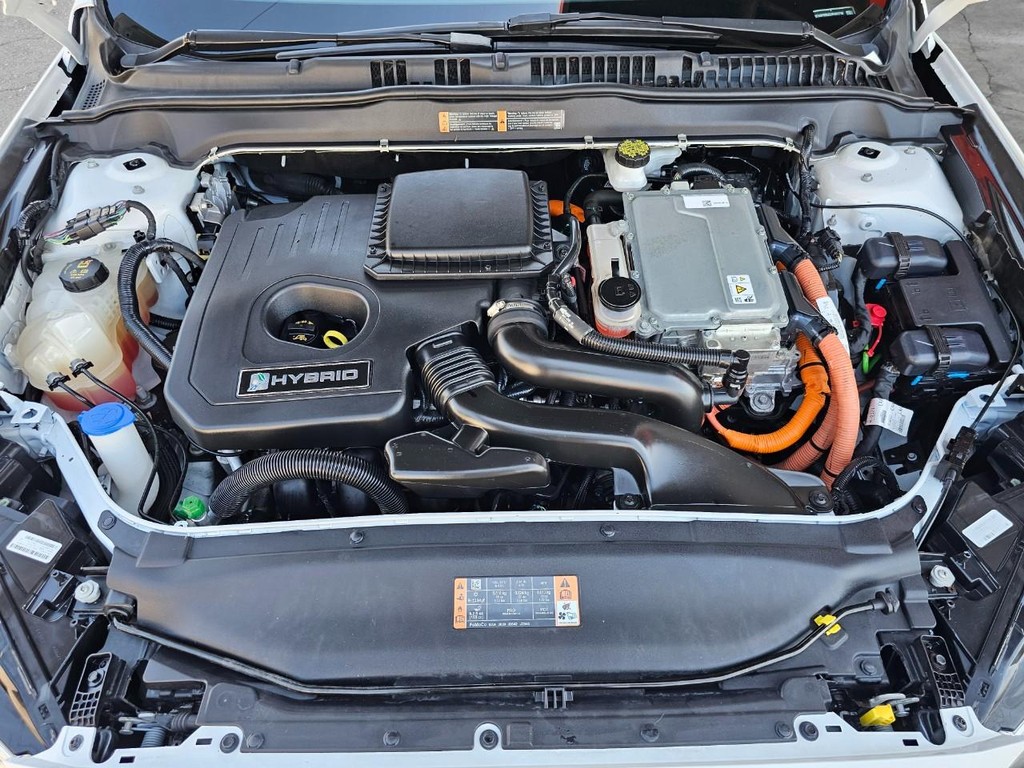 Ford Fusion Hybrid Vehicle Full-screen Gallery Image 36