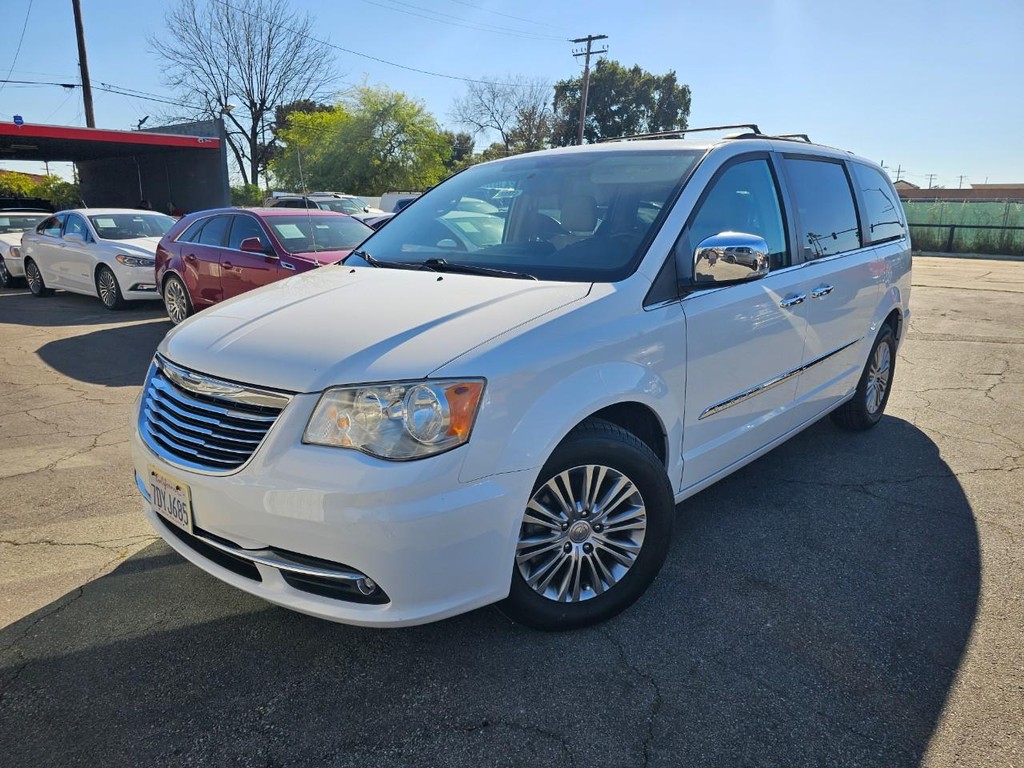 Chrysler Town & Country Vehicle Full-screen Gallery Image 2