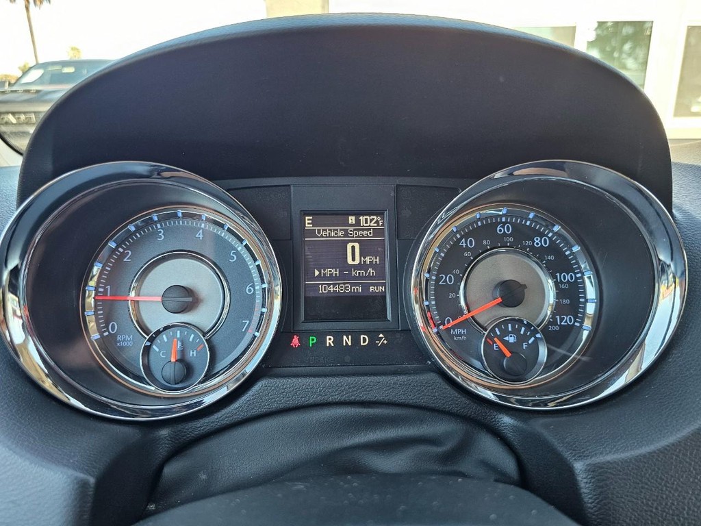 Chrysler Town & Country Vehicle Full-screen Gallery Image 21