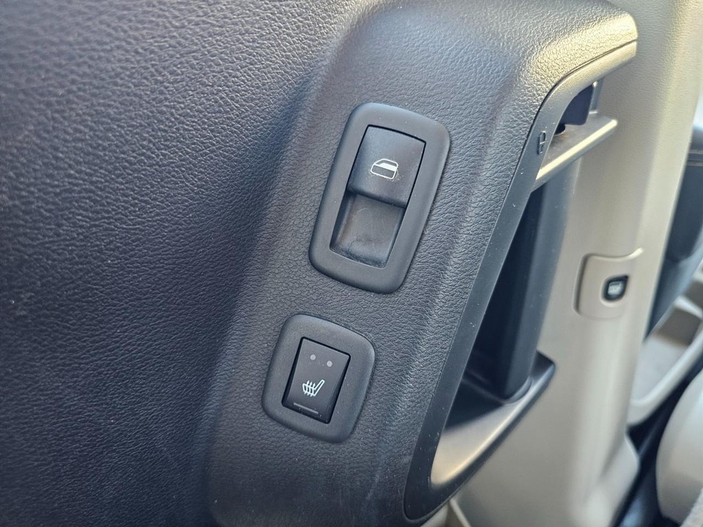 Chrysler Town & Country Vehicle Full-screen Gallery Image 37