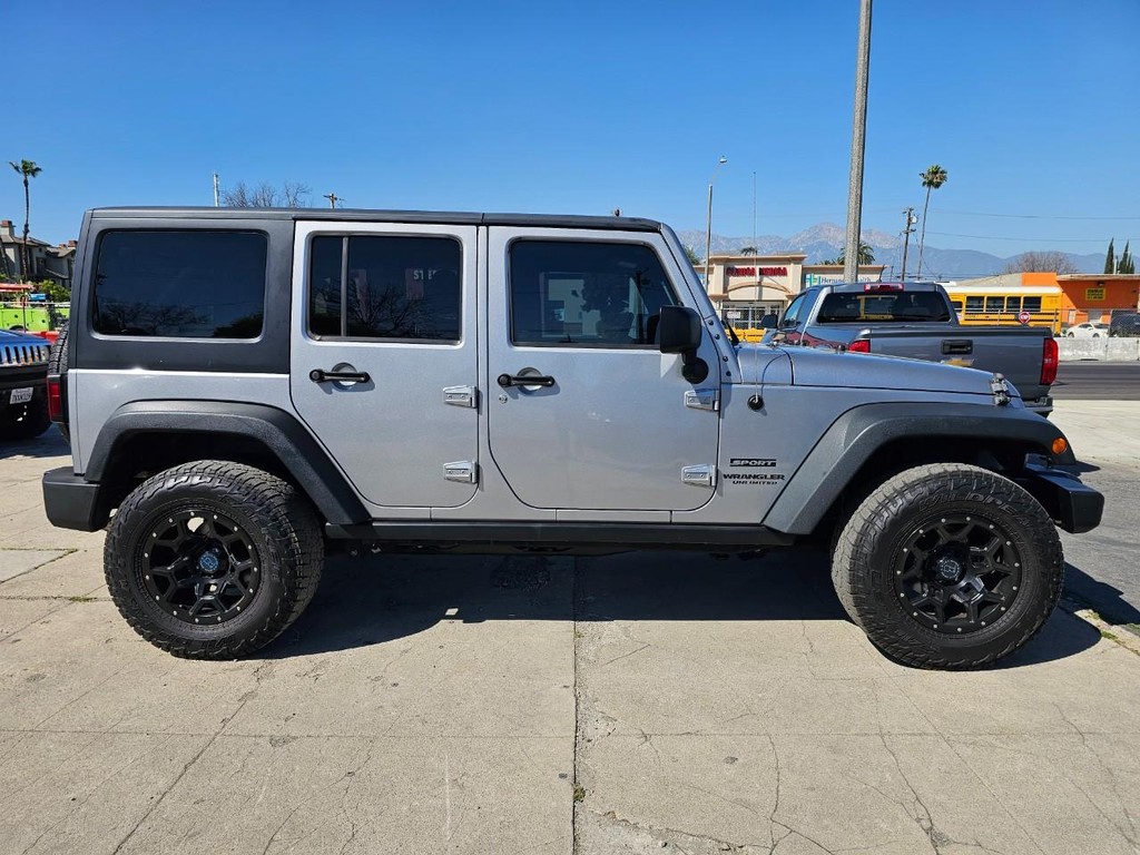 Jeep Wrangler Unlimited Vehicle Full-screen Gallery Image 7