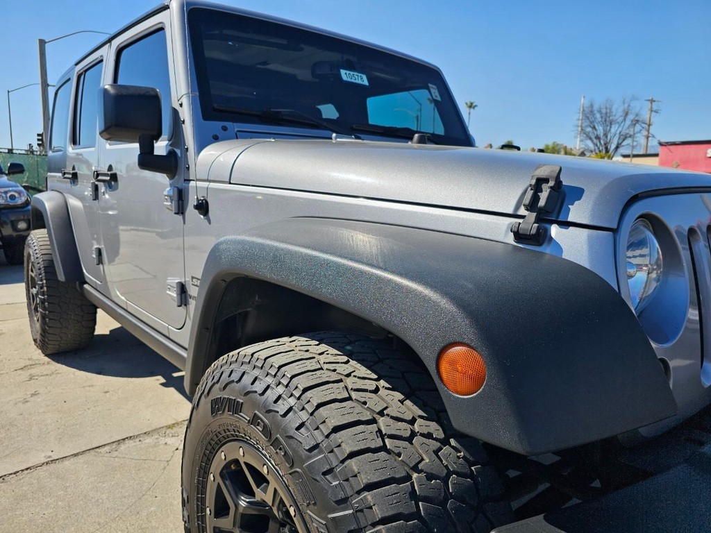 Jeep Wrangler Unlimited Vehicle Full-screen Gallery Image 10