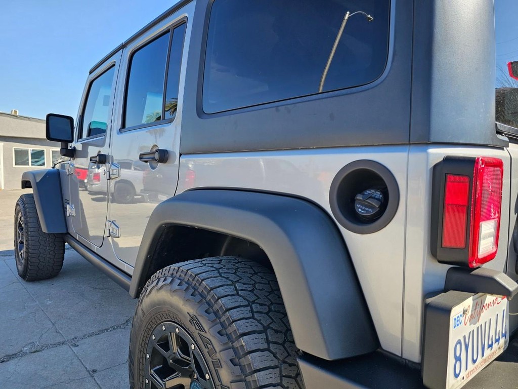 Jeep Wrangler Unlimited Vehicle Full-screen Gallery Image 12