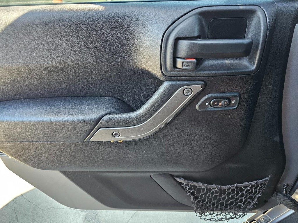 Jeep Wrangler Unlimited Vehicle Full-screen Gallery Image 18