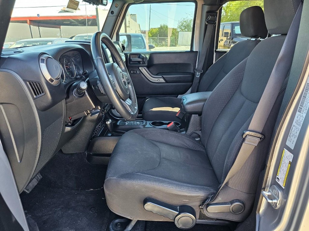 Jeep Wrangler Unlimited Vehicle Full-screen Gallery Image 19