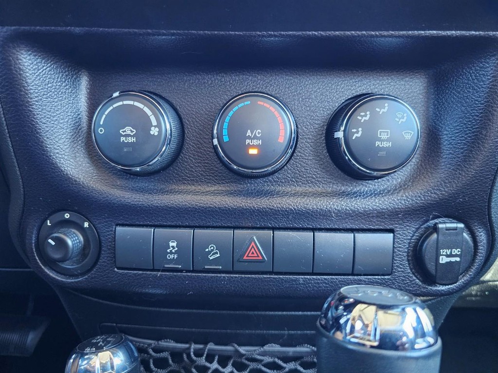 Jeep Wrangler Unlimited Vehicle Full-screen Gallery Image 23