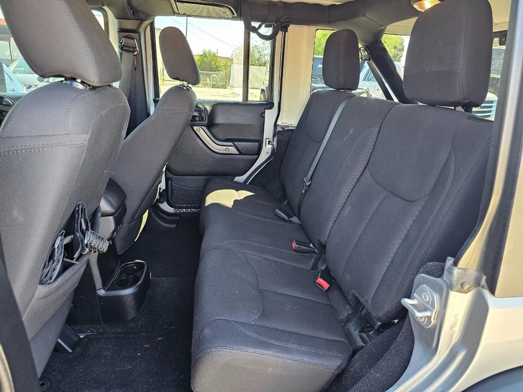 Jeep Wrangler Unlimited Vehicle Full-screen Gallery Image 25