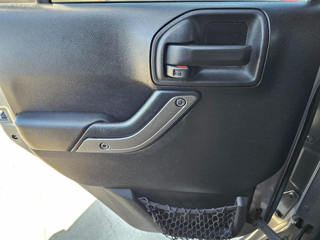 Jeep Wrangler Unlimited Vehicle Full-screen Gallery Image 26