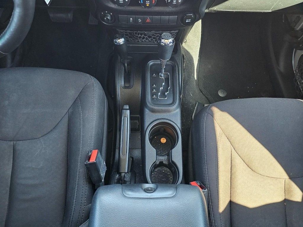 Jeep Wrangler Unlimited Vehicle Full-screen Gallery Image 32