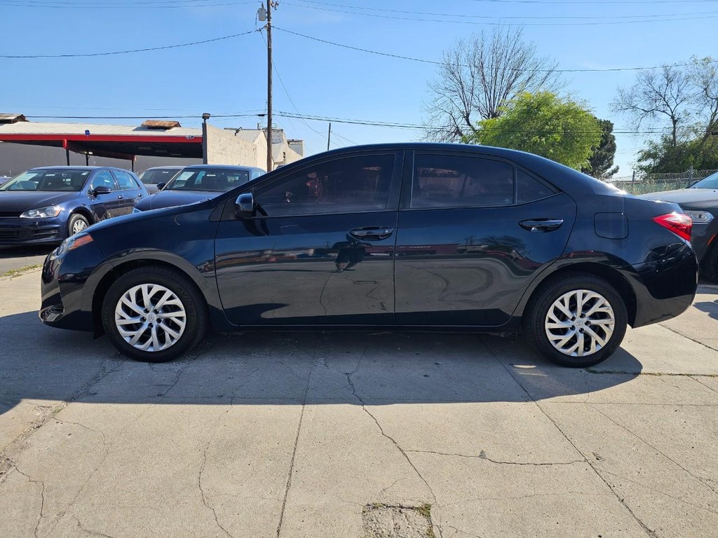 Toyota Corolla Vehicle Full-screen Gallery Image 3