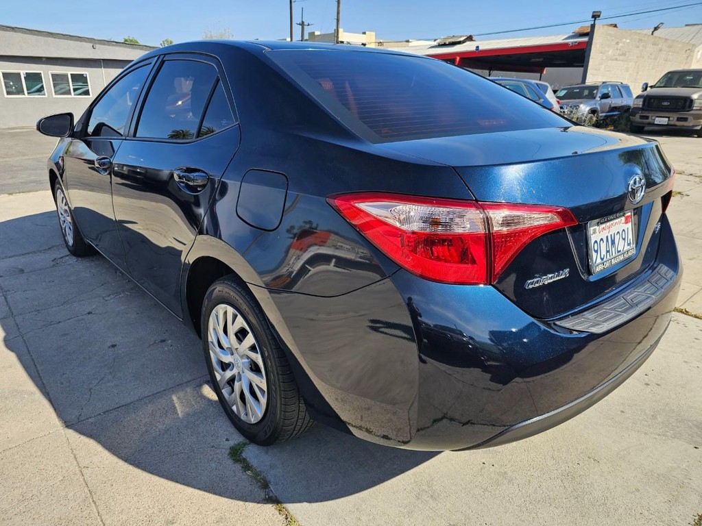 Toyota Corolla Vehicle Full-screen Gallery Image 4