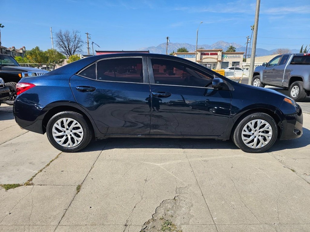 Toyota Corolla Vehicle Full-screen Gallery Image 7