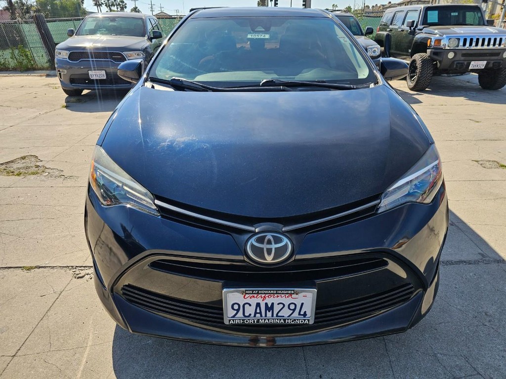 Toyota Corolla Vehicle Full-screen Gallery Image 9