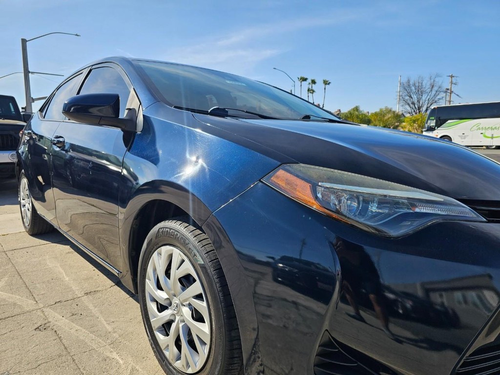 Toyota Corolla Vehicle Full-screen Gallery Image 10