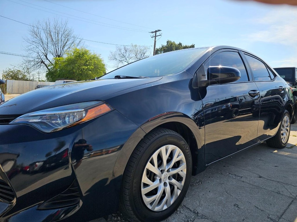 Toyota Corolla Vehicle Full-screen Gallery Image 11