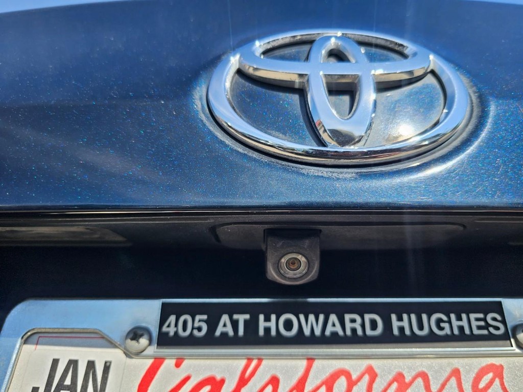 Toyota Corolla Vehicle Full-screen Gallery Image 14