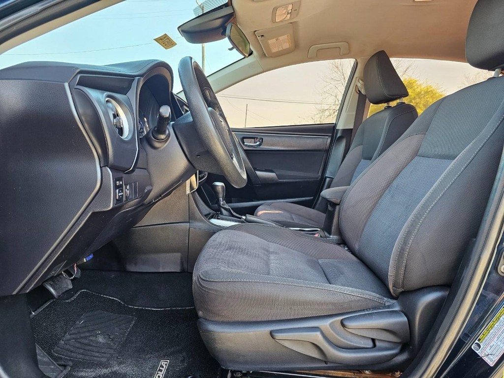 Toyota Corolla Vehicle Full-screen Gallery Image 18