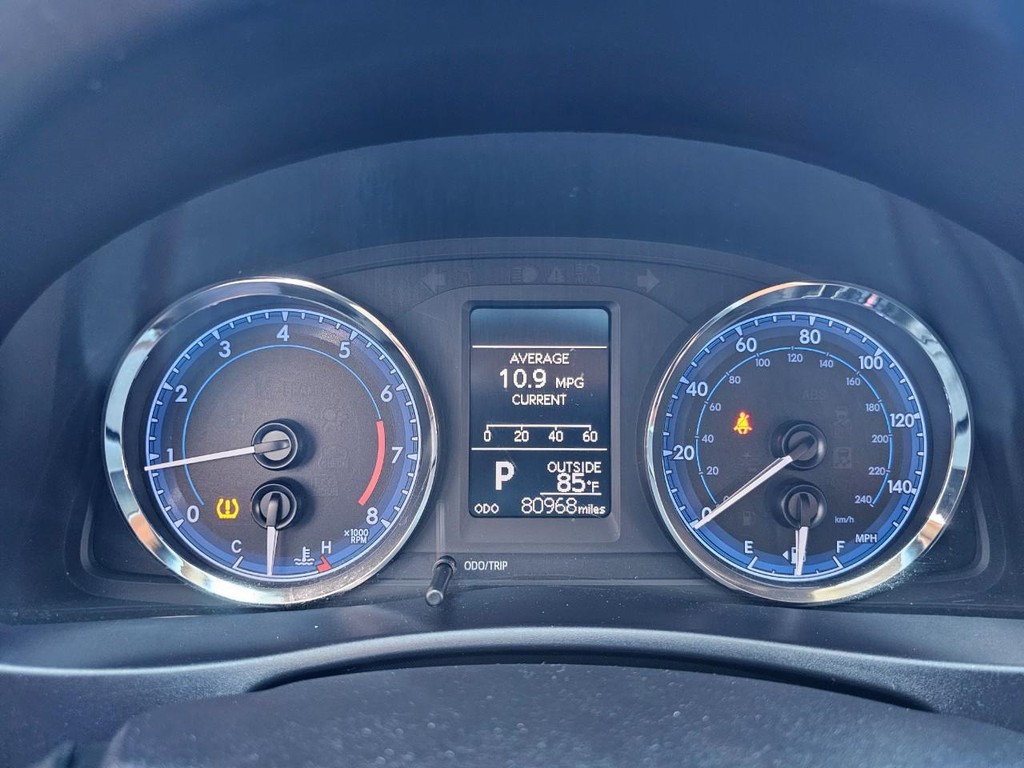 Toyota Corolla Vehicle Full-screen Gallery Image 22