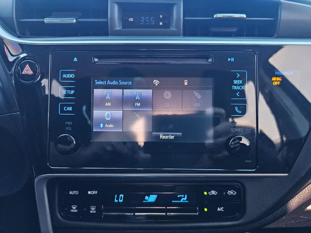 Toyota Corolla Vehicle Full-screen Gallery Image 23