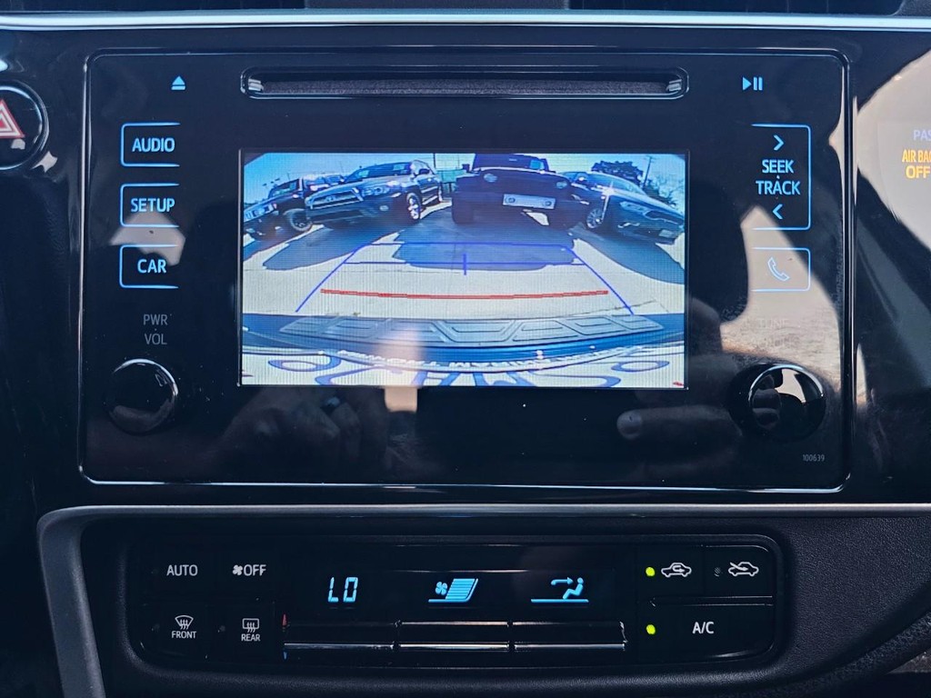 Toyota Corolla Vehicle Full-screen Gallery Image 24