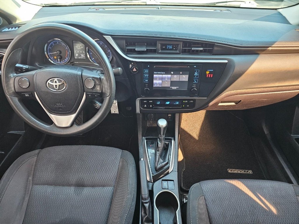 Toyota Corolla Vehicle Full-screen Gallery Image 27
