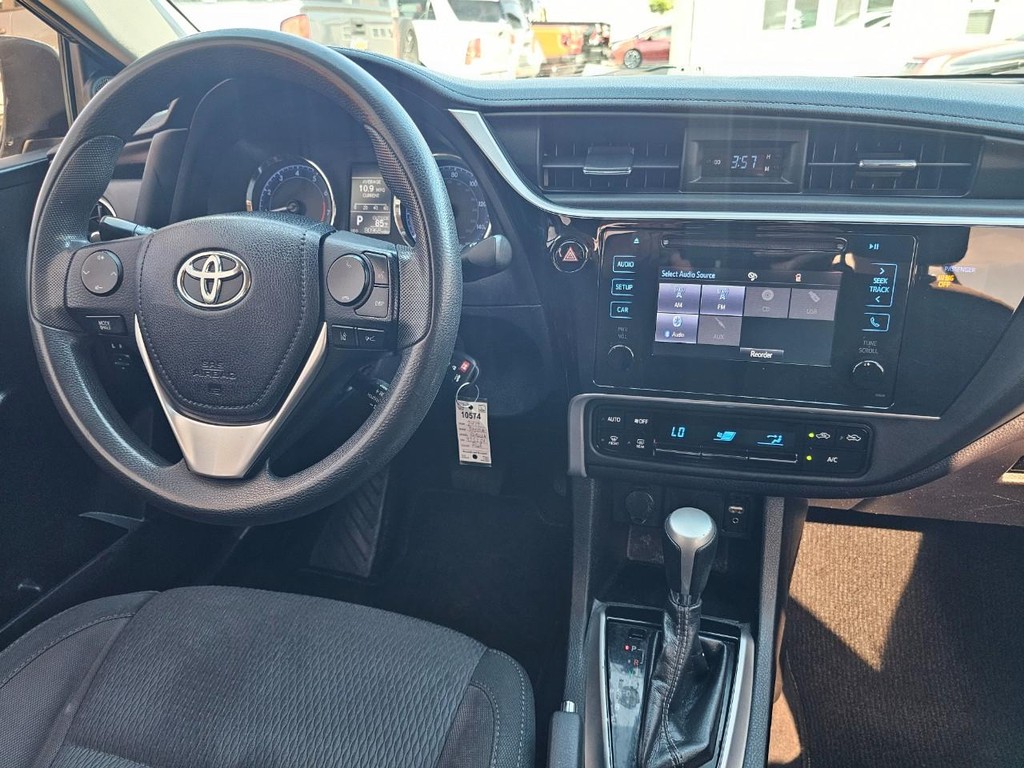 Toyota Corolla Vehicle Full-screen Gallery Image 28