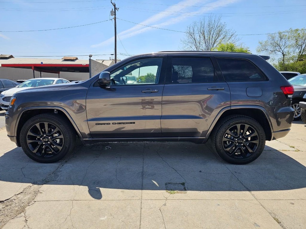 Jeep Grand Cherokee Vehicle Full-screen Gallery Image 3
