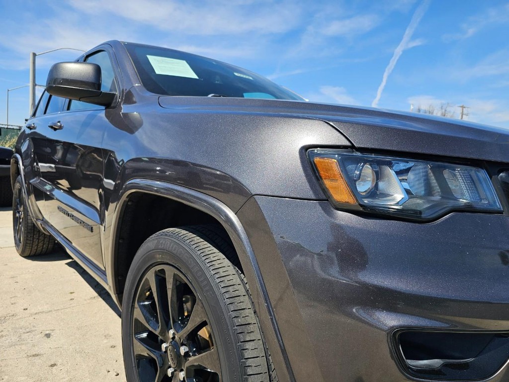 Jeep Grand Cherokee Vehicle Full-screen Gallery Image 10