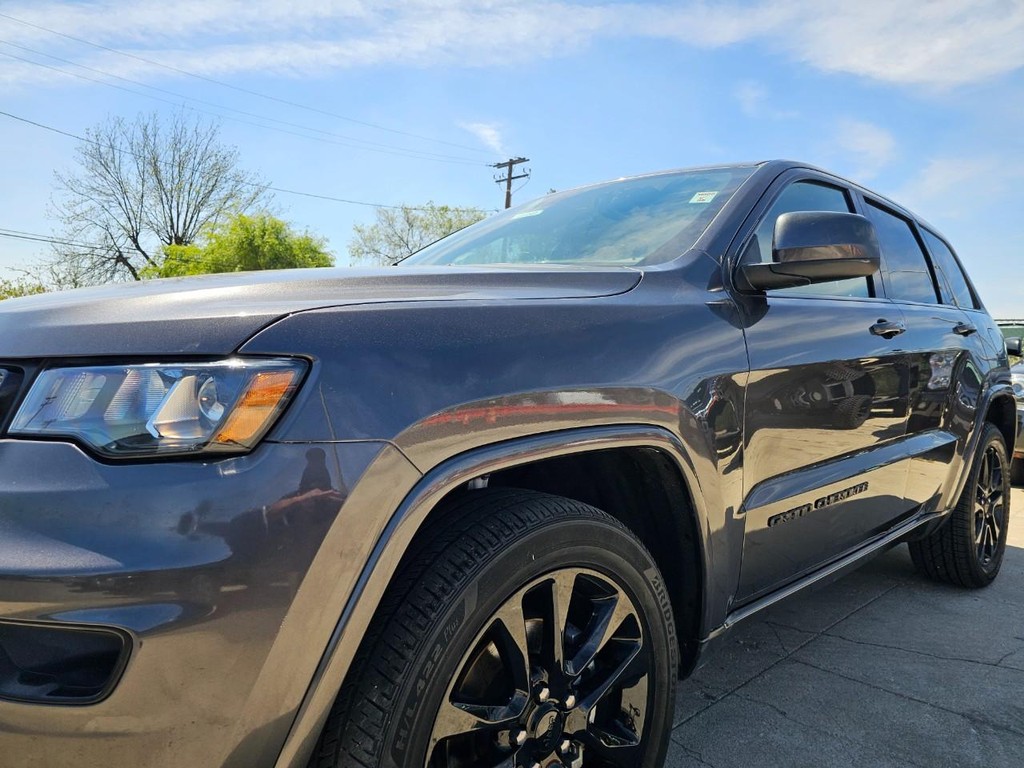 Jeep Grand Cherokee Vehicle Full-screen Gallery Image 11