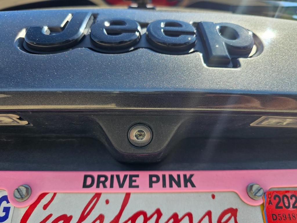 Jeep Grand Cherokee Vehicle Full-screen Gallery Image 14