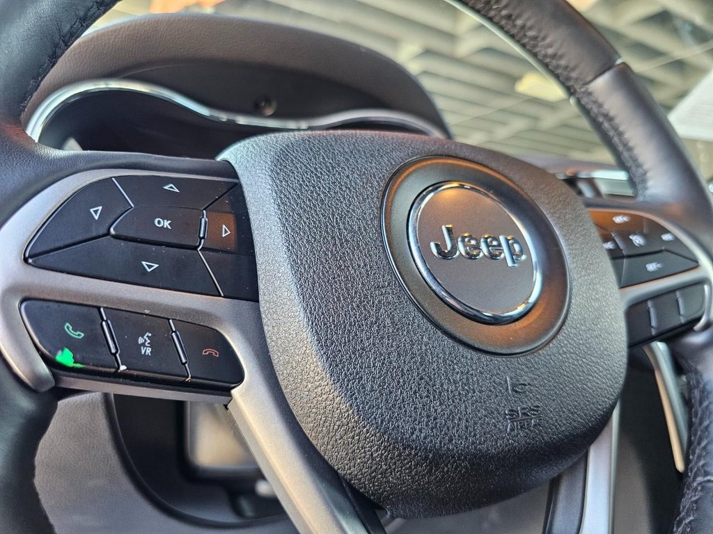 Jeep Grand Cherokee Vehicle Full-screen Gallery Image 19