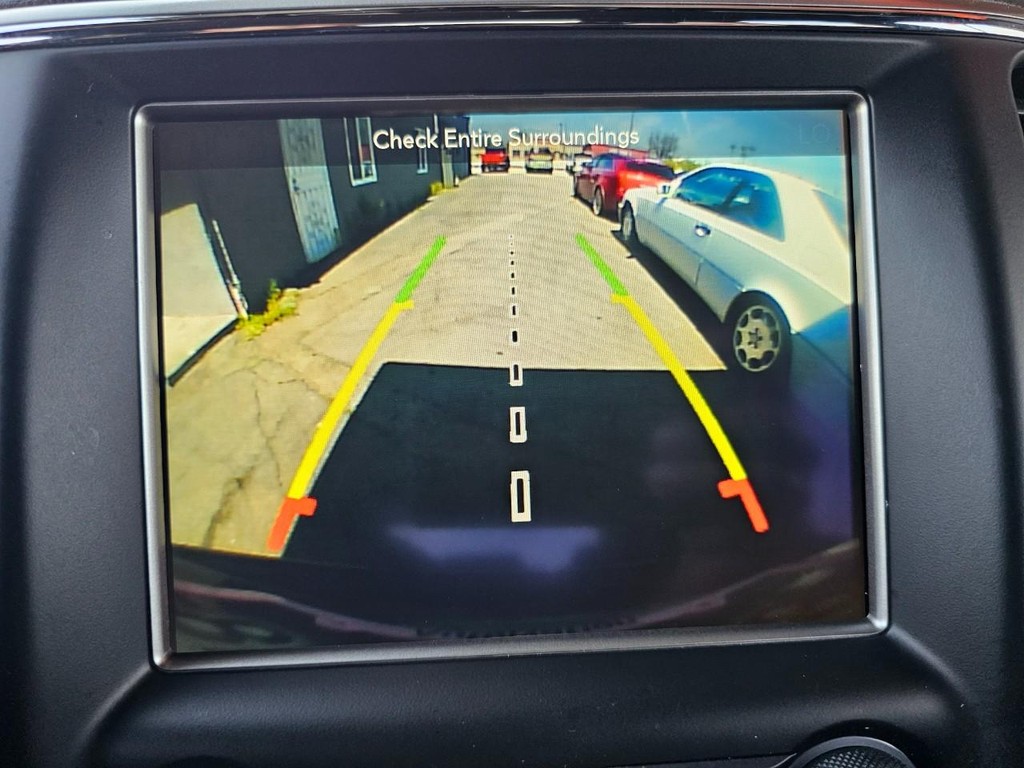 Jeep Grand Cherokee Vehicle Full-screen Gallery Image 23