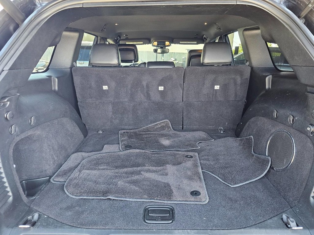 Jeep Grand Cherokee Vehicle Full-screen Gallery Image 35