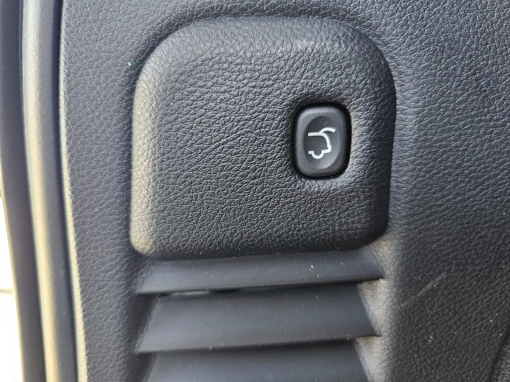 Jeep Grand Cherokee Vehicle Full-screen Gallery Image 36