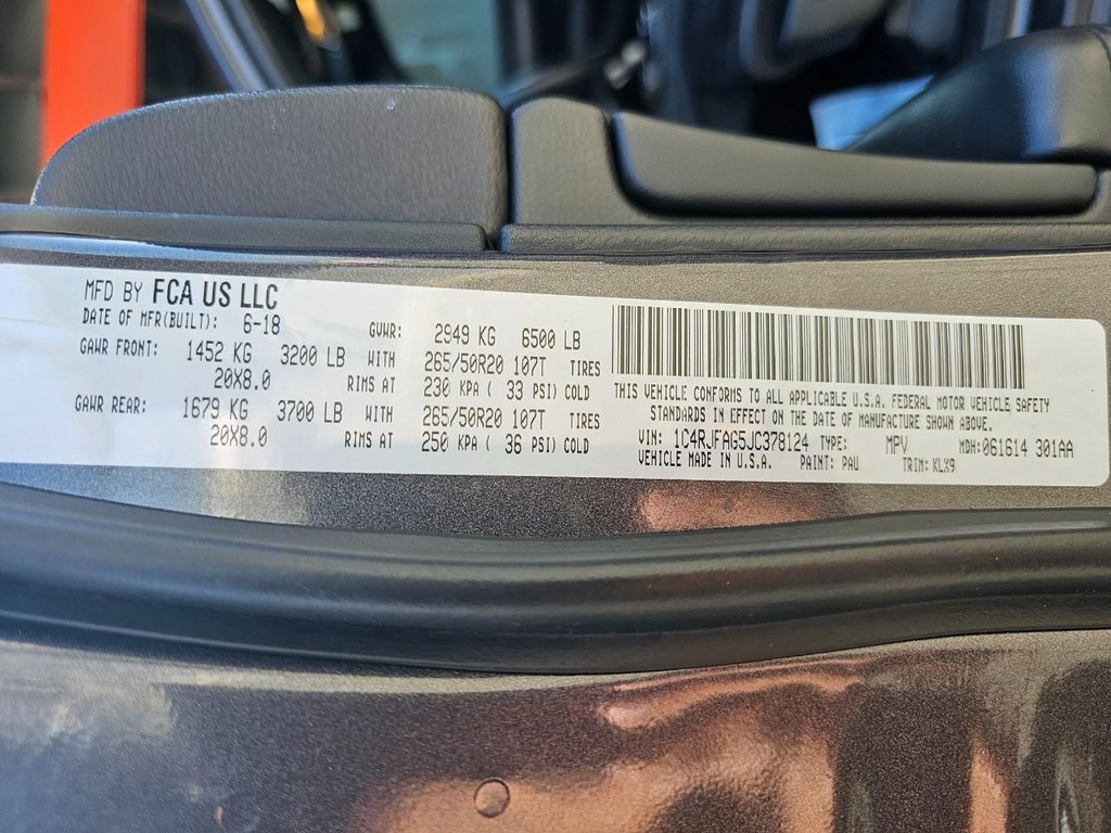 Jeep Grand Cherokee Vehicle Full-screen Gallery Image 39