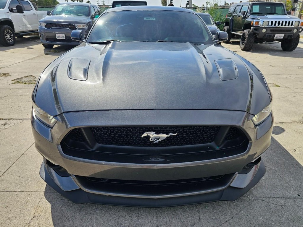 Ford Mustang Vehicle Full-screen Gallery Image 9
