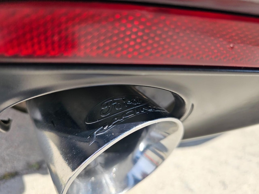 Ford Mustang Vehicle Full-screen Gallery Image 15