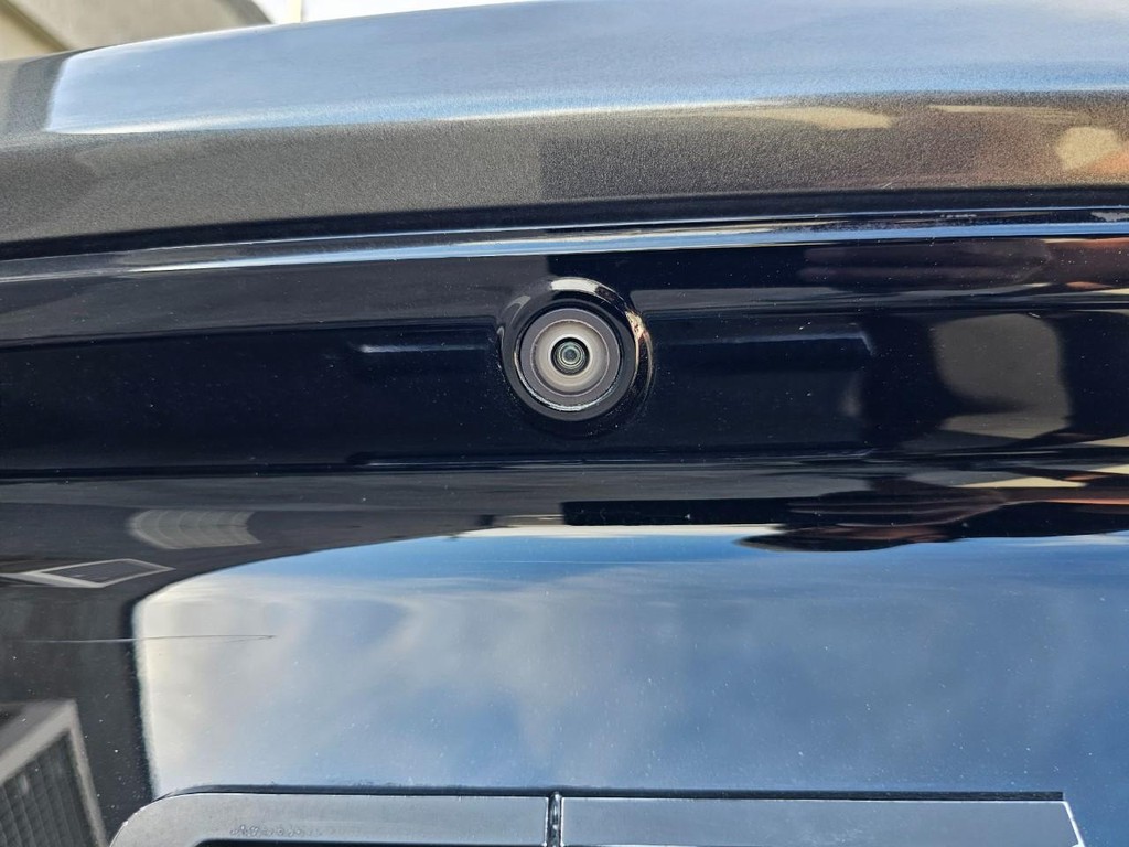 Ford Mustang Vehicle Full-screen Gallery Image 16