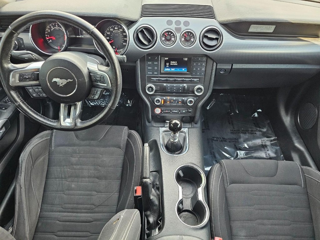 Ford Mustang Vehicle Full-screen Gallery Image 27