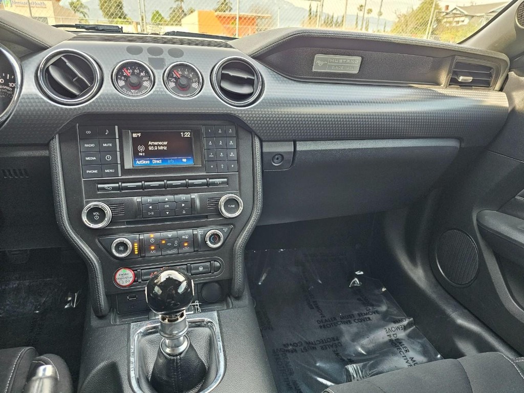 Ford Mustang Vehicle Full-screen Gallery Image 29