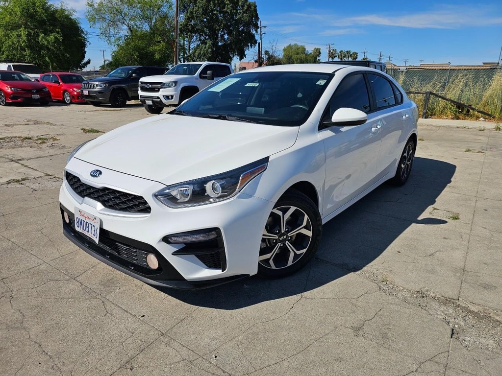 Kia Forte Vehicle Full-screen Gallery Image 2