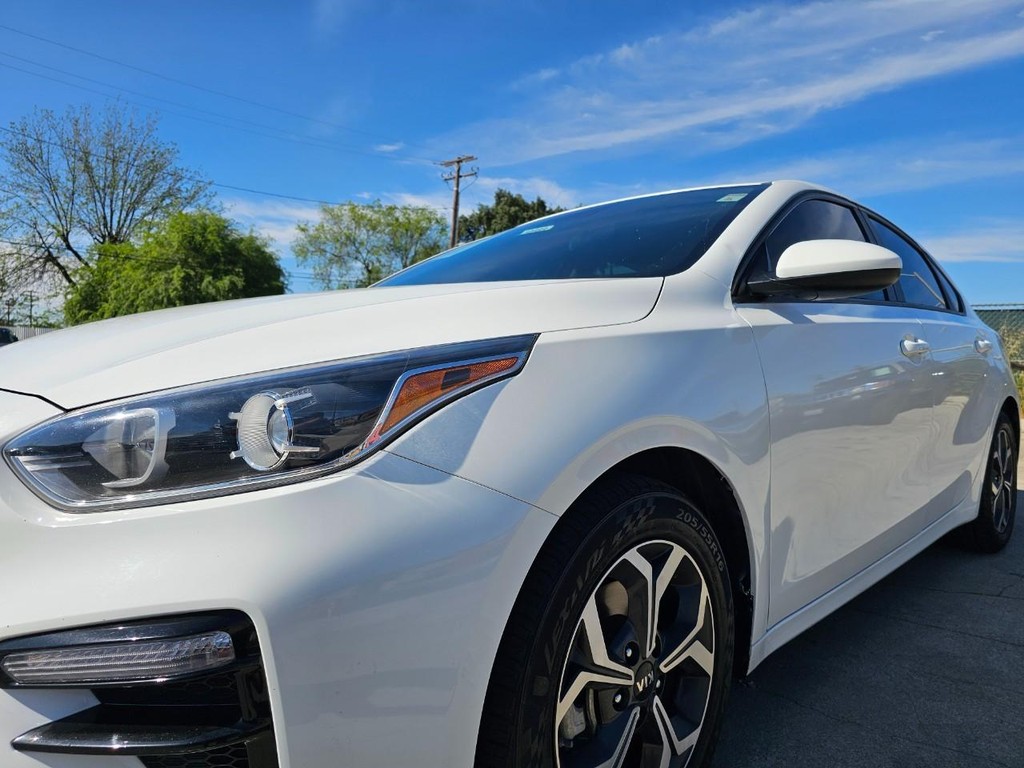 Kia Forte Vehicle Full-screen Gallery Image 11