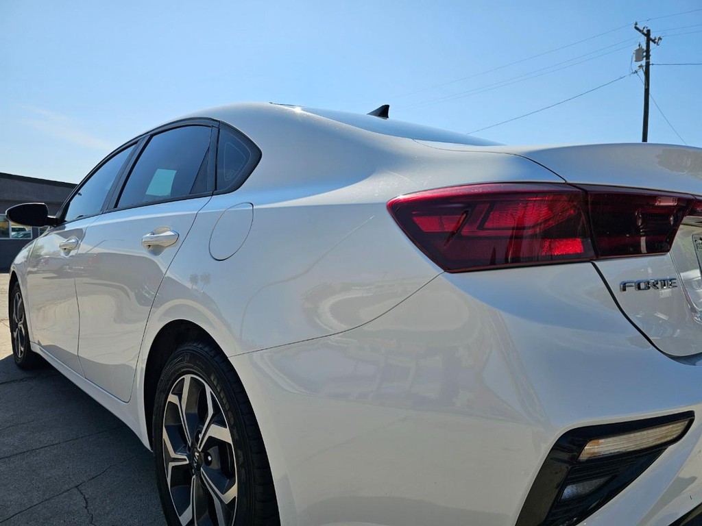 Kia Forte Vehicle Full-screen Gallery Image 12