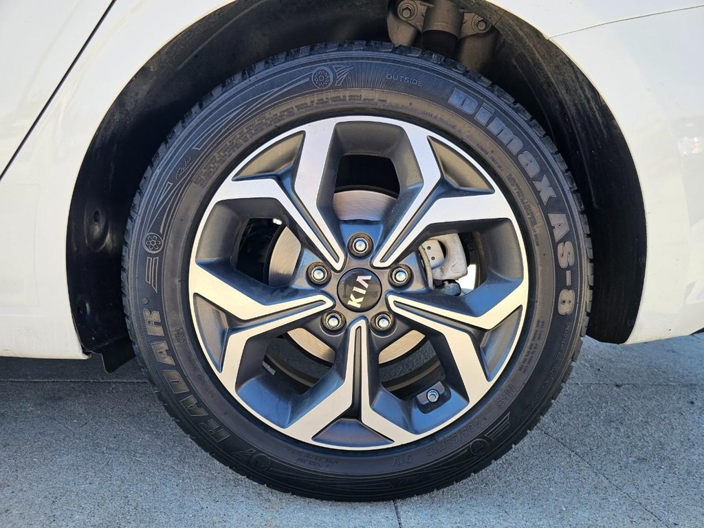 Kia Forte Vehicle Full-screen Gallery Image 15