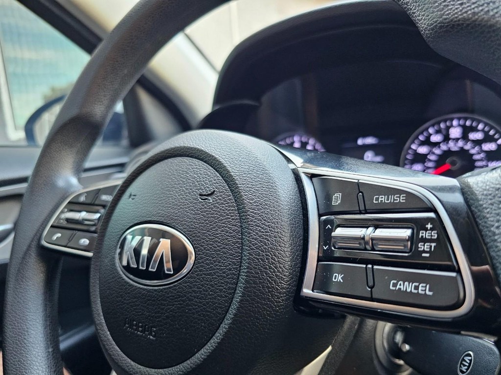 Kia Forte Vehicle Full-screen Gallery Image 20